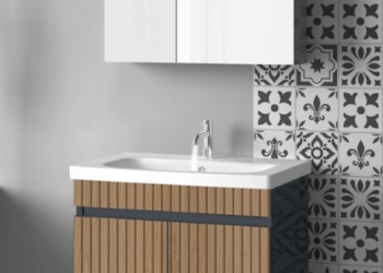 OUTLET  STRIPE  GLOSSY  ΕΠΙΠΛΟ  ΜΠΑΝΙΟΥ  ( 65Χ46 )